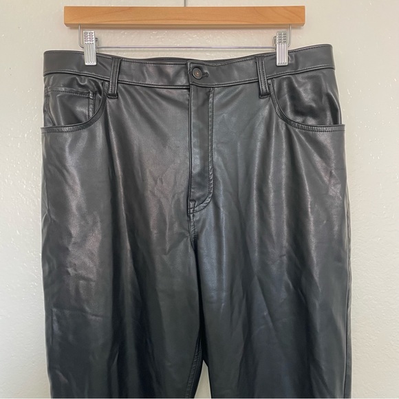 Abercrombie & Fitch The 90s Straight Ultra High Rise Black Faux Leather Pants 16 - Picture 6 of 16